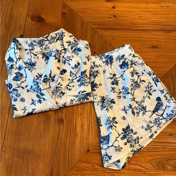 Abercrombie & Fitch Soft Satiny Blue and White Floral Pajama Shirt and Shorts - Picture 5 of 7